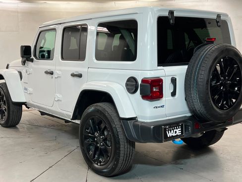 Used 2024 Jeep Wrangler Unlimited Sahara AWD/4WD image 3