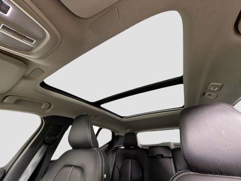 Certified 2023 Volvo XC40 B5 Plus w/ Climate Package image 22