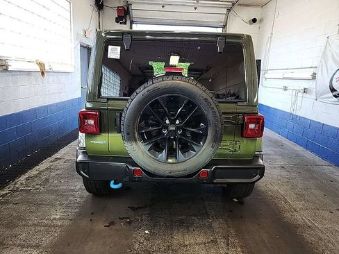 Used 2024 Jeep Wrangler Unlimited Sahara w/ Technology Group AWD/4WD image 7