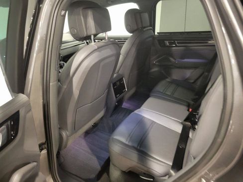 Used 2021 Porsche Cayenne S w/ Premium Package Plus image 21