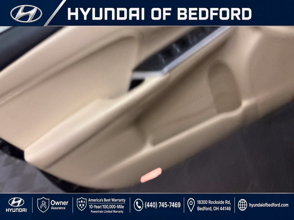 Used 2017 Toyota Camry FWD image 12