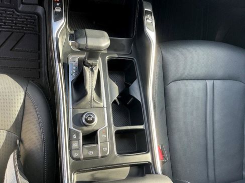 Used 2025 Kia Sorento EX image 16