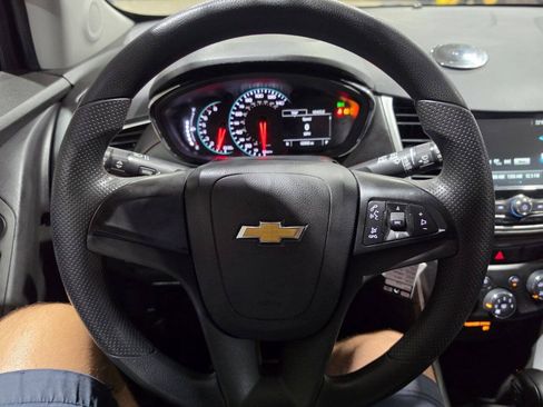 Used 2017 Chevrolet Trax LS AWD/4WD image 33
