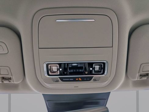 Used 2024 Lincoln Nautilus Premier AWD/4WD image 30