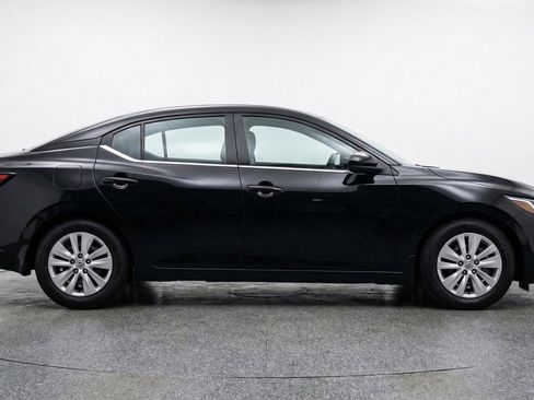 Used 2025 Nissan Sentra S FWD image 11