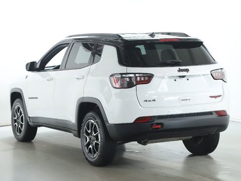 Used 2025 Jeep Compass Trailhawk AWD/4WD image 40