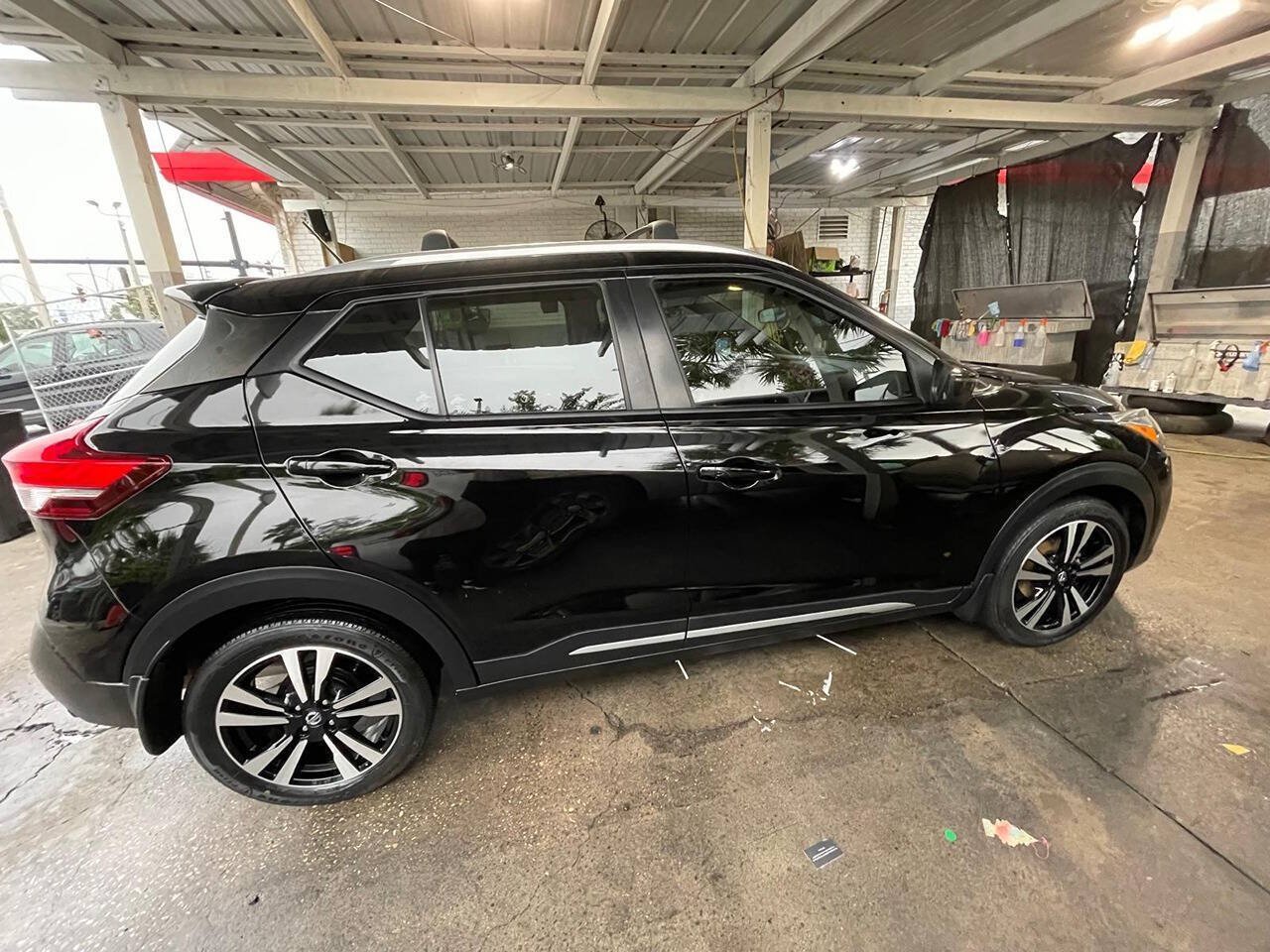 Used 2019 Nissan Kicks SR w/ Exterior Package FWD image 6