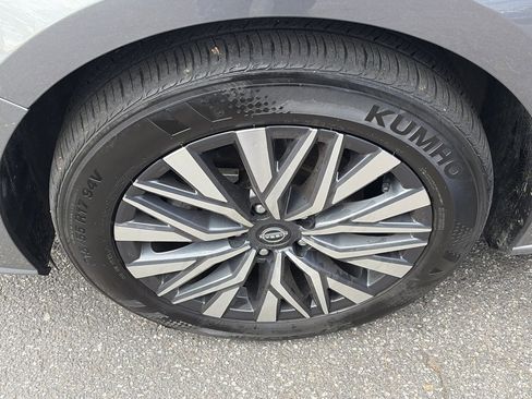 Used 2024 Nissan Altima 2.5 SV image 9