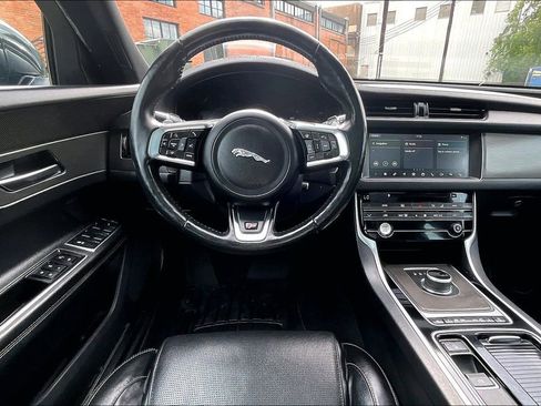 Used 2018 Jaguar XF S AWD/4WD image 7