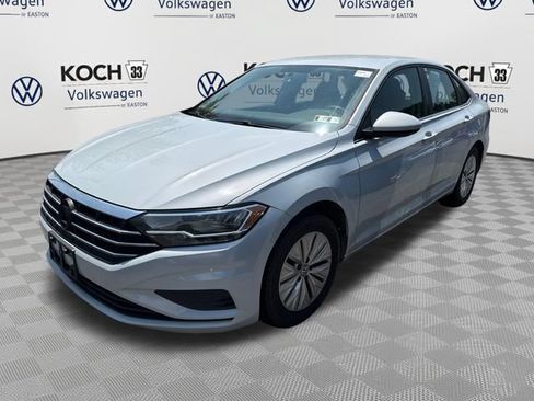 Used 2019 Volkswagen Jetta SE FWD image 3