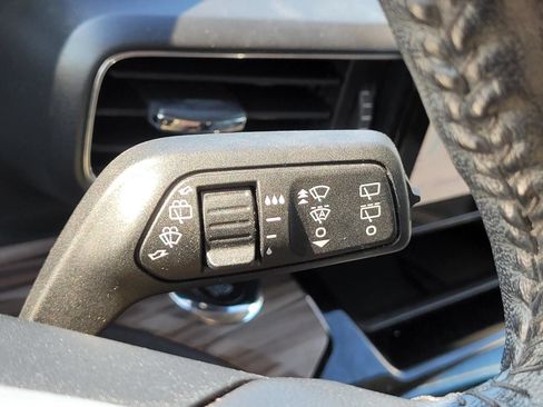 Used 2022 Ford Explorer Limited w/ Equipment Group 301A AWD/4WD image 38