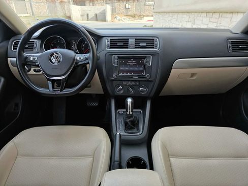 Used 2017 Volkswagen Jetta SE image 14