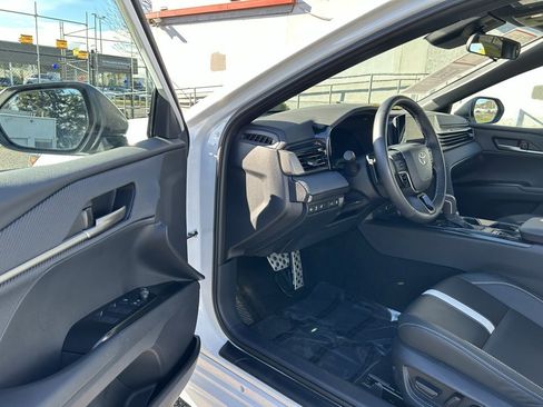 Certified 2025 Toyota Camry SE image 9
