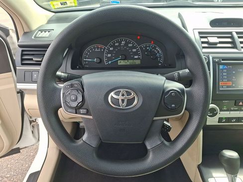 Used 2013 Toyota Camry LE image 19