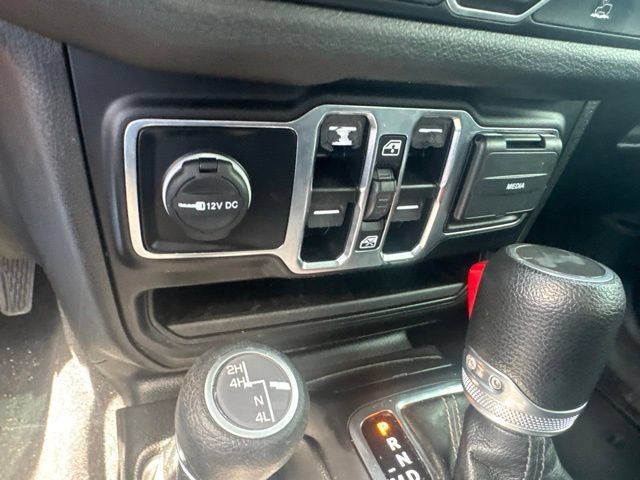 Used 2024 Jeep Wrangler Unlimited Sport AWD/4WD image 19