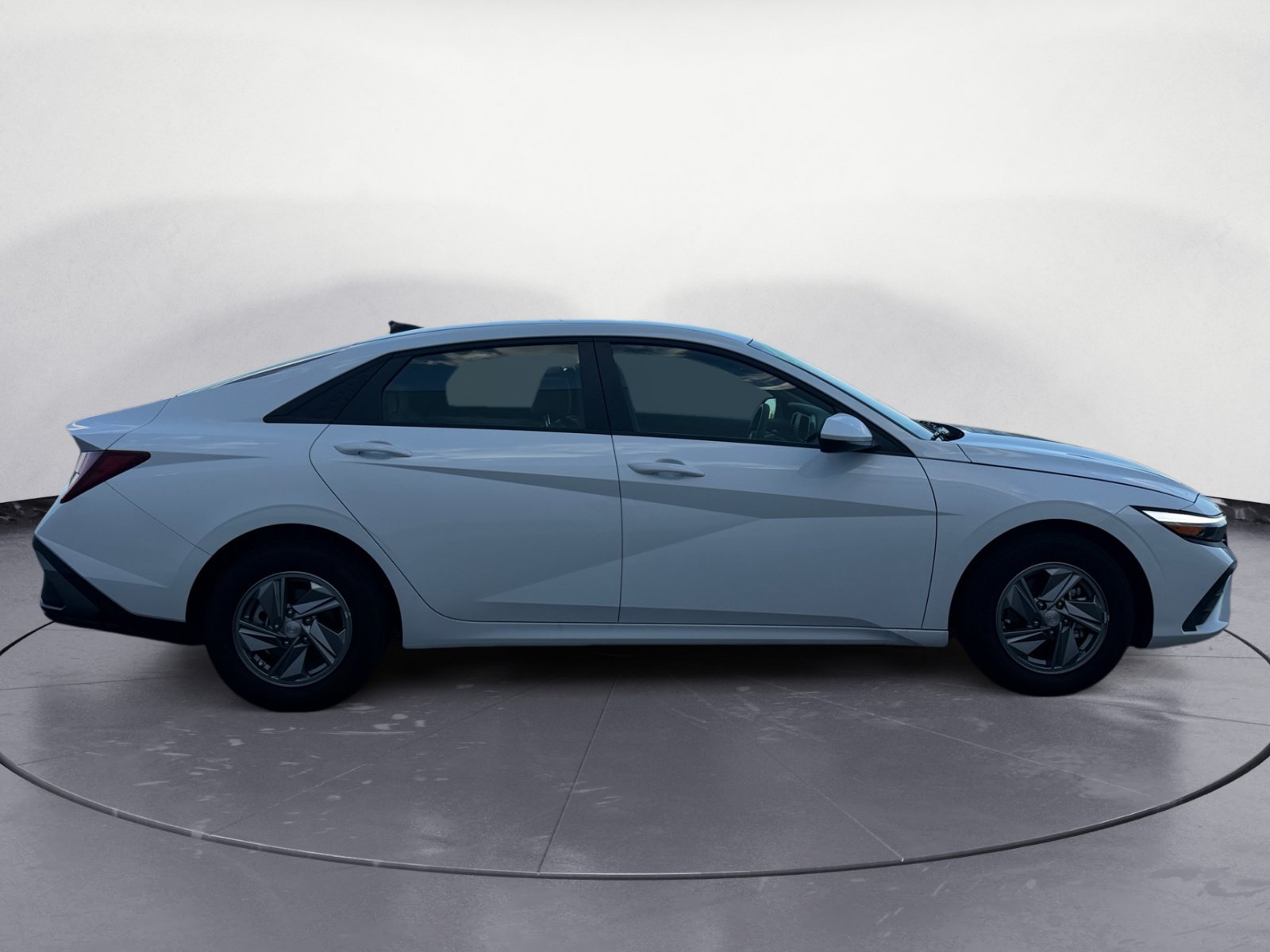 Used 2025 Hyundai Elantra SE FWD image 6