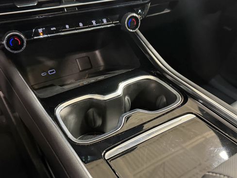 Used 2024 Chevrolet Traverse RS image 19