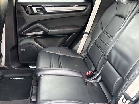 Used 2022 Porsche Cayenne Platinum Edition image 13