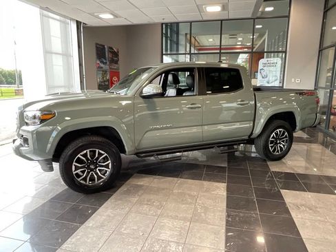 Certified 2023 Toyota Tacoma TRD Sport w/ TRD Premium Sport Package AWD/4WD image 3