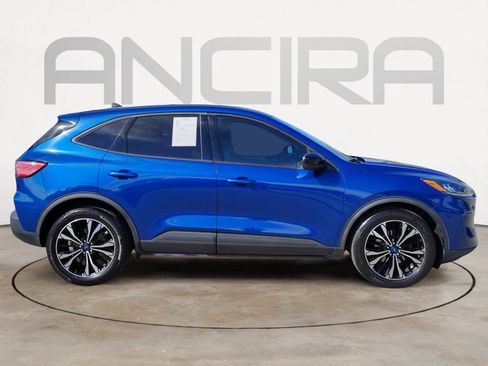 Used 2022 Ford Escape SE w/ SE Sport Appearance Package image 15