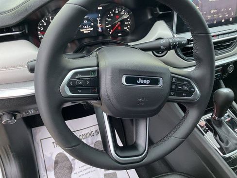 Certified 2025 Jeep Compass Limited image 14