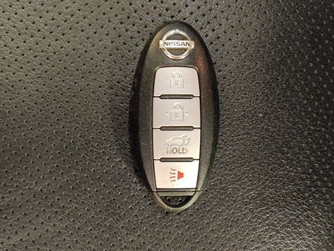 Used 2014 Nissan Rogue SL image 32