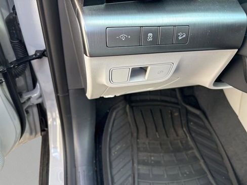 Used 2026 Hyundai Kona SEL Premium AWD/4WD image 10