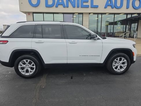 Used 2023 Jeep Grand Cherokee Limited AWD/4WD image 12