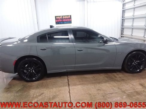 Used 2018 Dodge Charger R/T w/ Blacktop Package RWD image 5