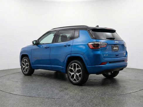 Used 2025 Jeep Compass Limited image 6