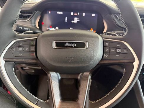 New 2026 Jeep Grand Cherokee Limited AWD/4WD image 15