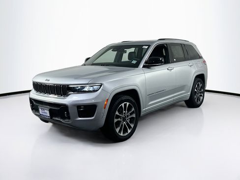 Used 2022 Jeep Grand Cherokee Overland w/ Luxury Tech Group IV AWD/4WD image 1