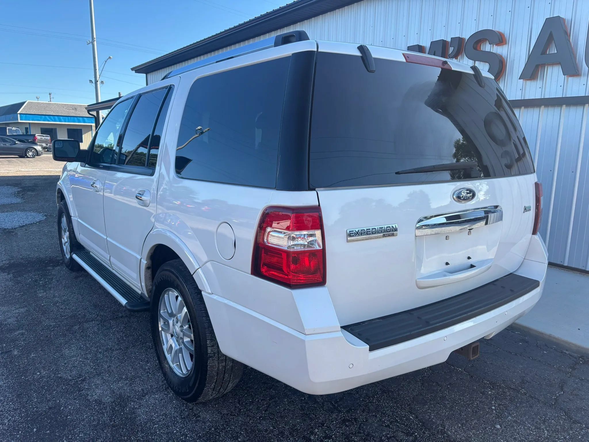 Used 2013 Ford Expedition Limited AWD/4WD image 3