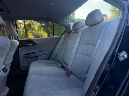 Used 2017 Honda Accord EX image 11