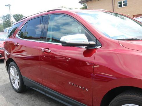 Used 2021 Chevrolet Equinox Premier FWD image 3
