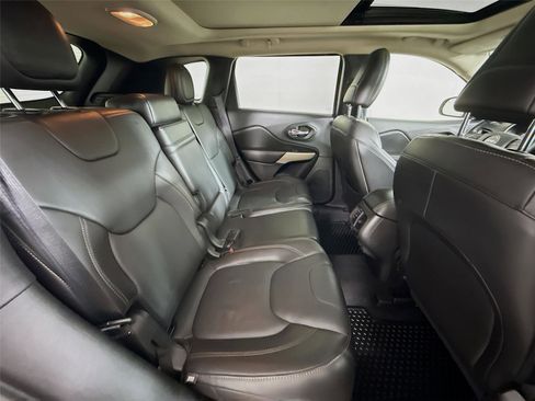 Used 2018 Jeep Cherokee Limited image 28