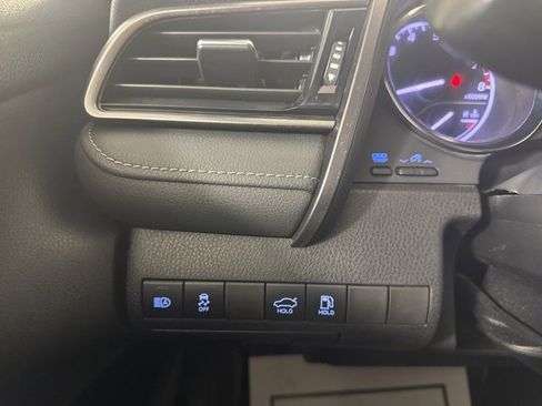 Used 2019 Toyota Camry SE image 18