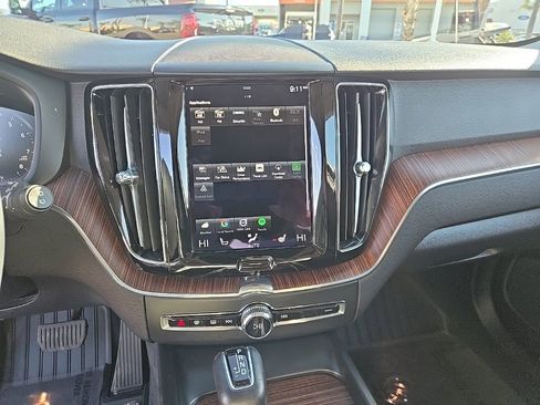 Used 2021 Volvo XC60 T5 Momentum w/ Premium Package image 22