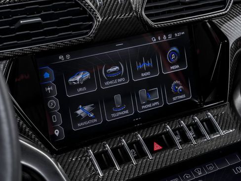 Used 2024 Lamborghini Urus Performante AWD/4WD image 25