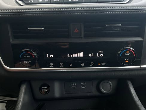 Used 2025 Nissan Rogue SV FWD image 28