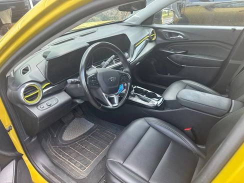 Used 2024 Chevrolet Trax ACTIV w/ Driver Confidence Package FWD image 5