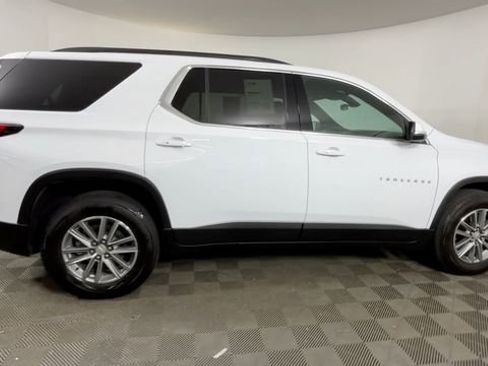 Used 2023 Chevrolet Traverse LT FWD image 3