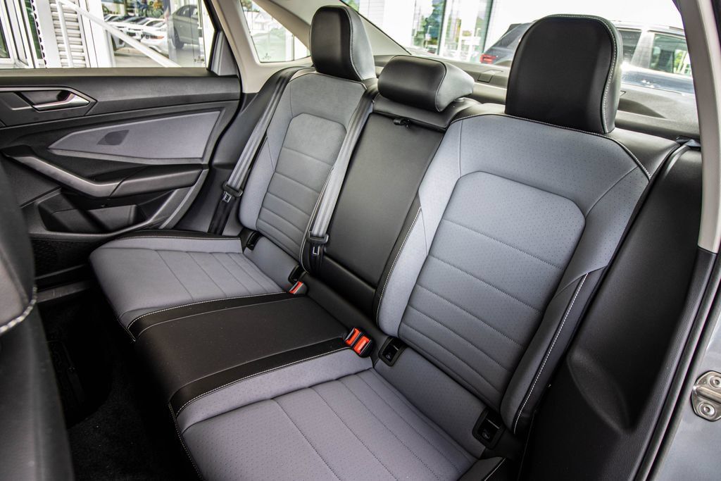 Certified 2026 Volkswagen Jetta SE FWD image 27