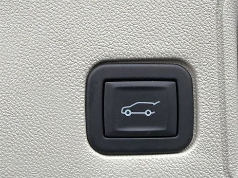 Used 2024 GMC Terrain Denali w/ Denali Premium Package image 19