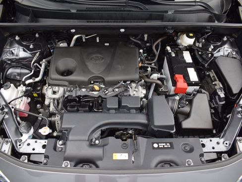 Used 2025 Toyota RAV4 XLE FWD image 9