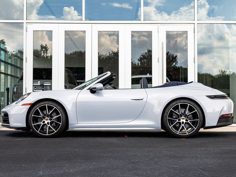 Used 2025 Porsche 911 Carrera image 4