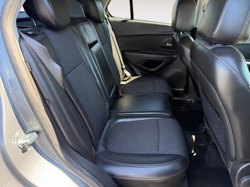 Used 2019 Chevrolet Trax LT w/ LT Convenience Package FWD image 18