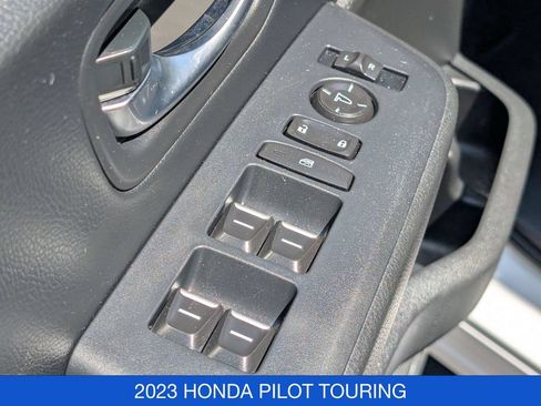 Used 2023 Honda Pilot Touring image 12
