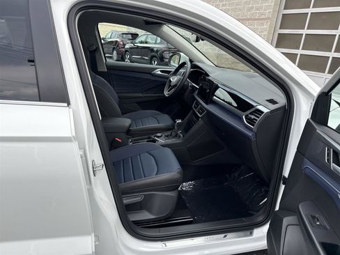 New 2025 Volkswagen Taos SEL image 31