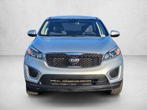 Used 2017 Kia Sorento L FWD image 2